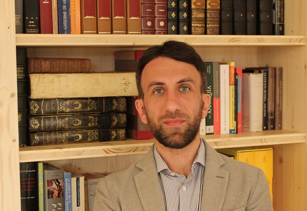 Stefano Abbate guanya el premi de la revista Religions